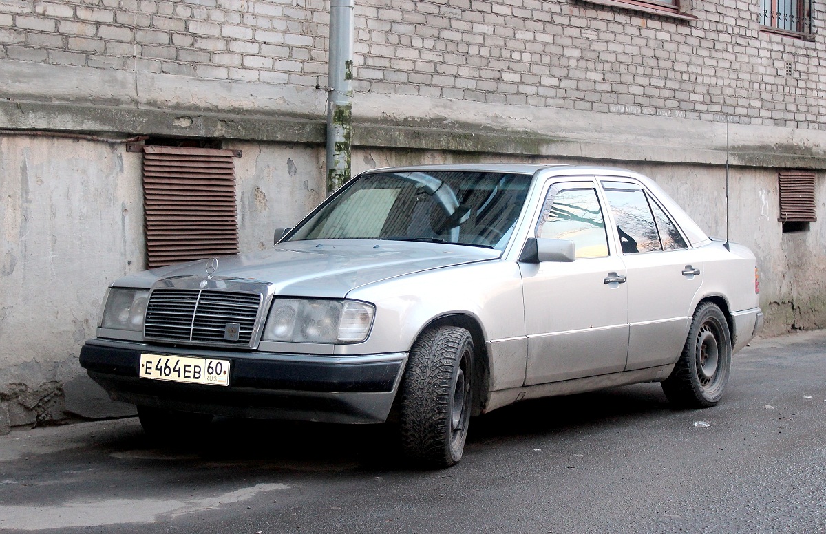 Псковская область, № Е 464 ЕВ 60 — Mercedes-Benz (W124) '84-96