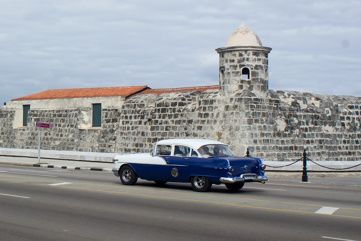 Куба, № P 171 077 — Pontiac Chieftain (2G) '55-57