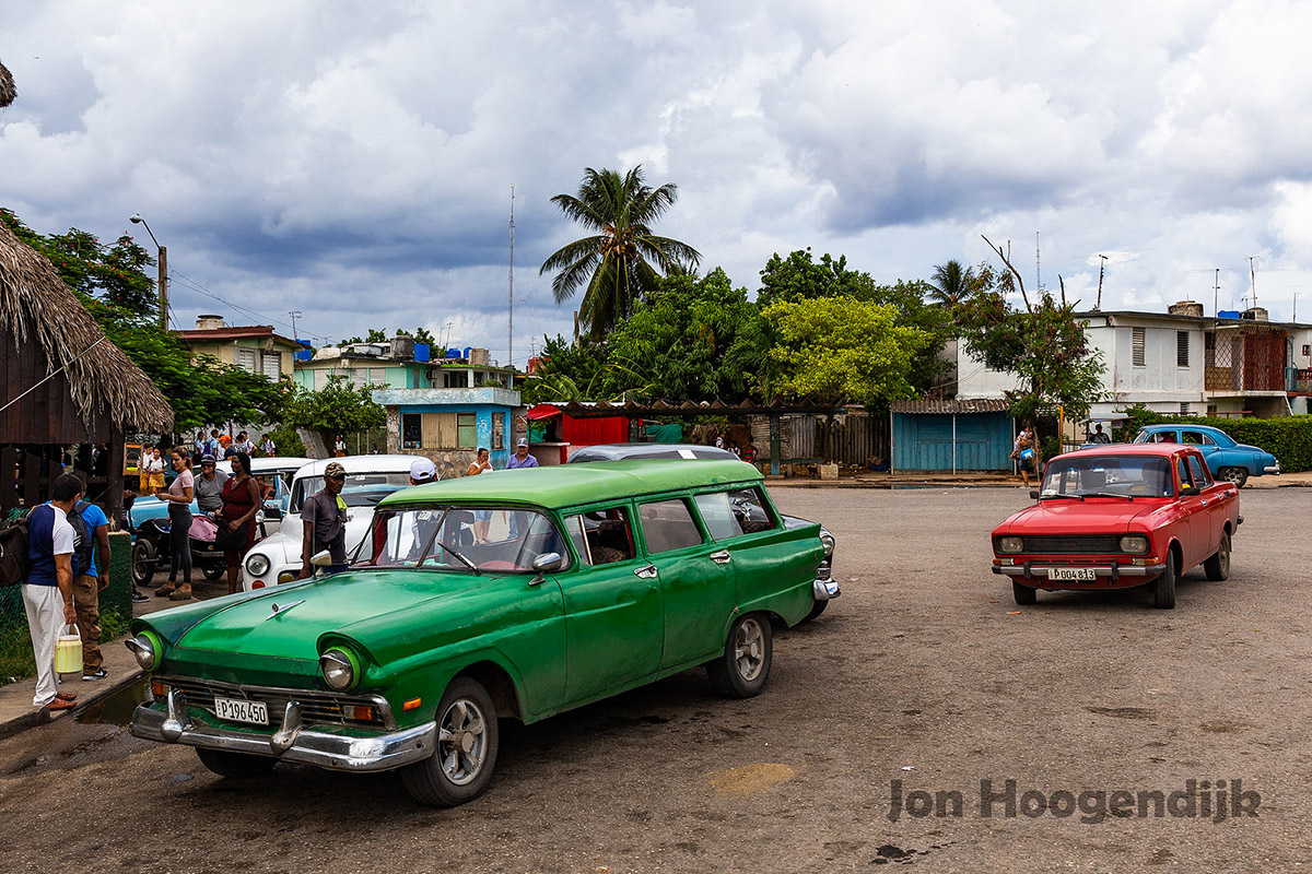 Куба, № P 196 450 — Ford Fairlane (2G) '57-59; Куба, № P 004 813 — Москвич-2140 '76-88