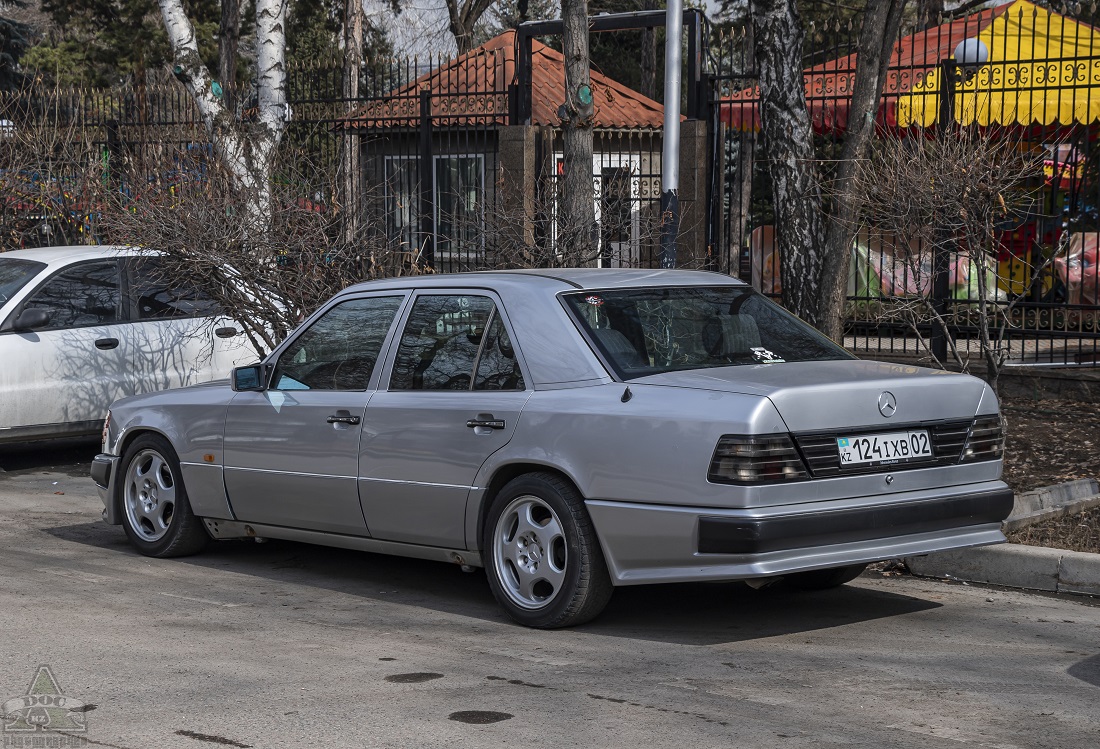 Алматы, № 124 IXB 02 — Mercedes-Benz (W124) '84-96