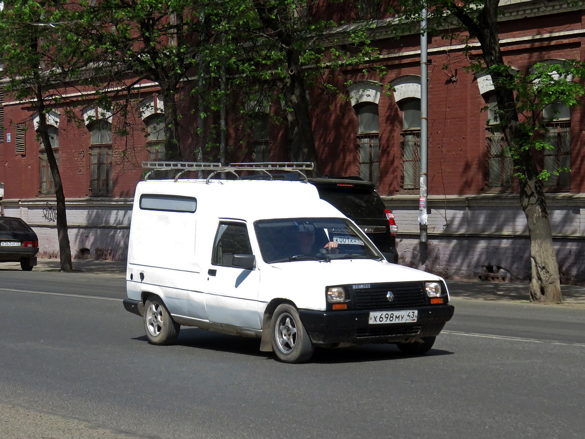 Кировская область, № Х 698 МУ 43 — Renault Express '85-91