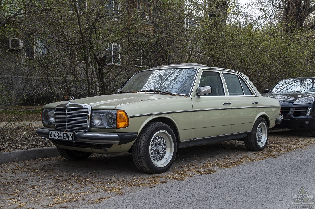 Алматы, № A 484 EWM — Mercedes-Benz (W123) '76-86