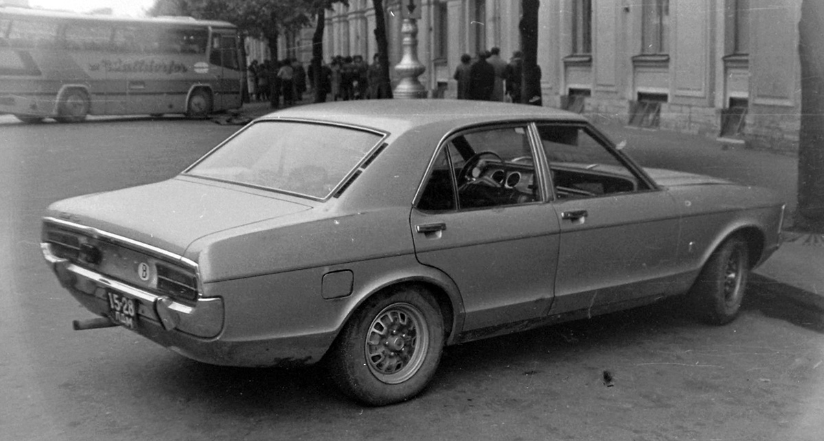 Санкт-Петербург, № 15-28 ЛДМ — Ford Consul '72-75