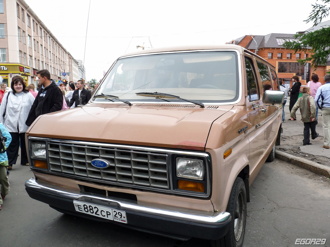 Архангельская область, № Е 882 СР 29 — Ford E-Series (3G) '75-91