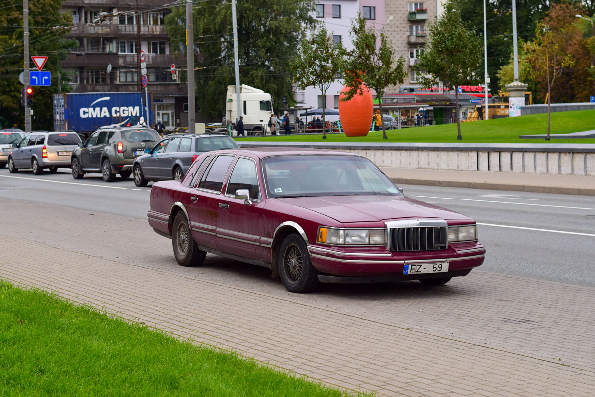 Латвия, № FZ-59 — Lincoln Town Car (2G) '90-97