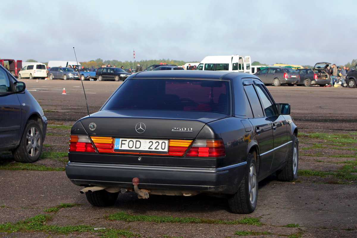 Литва, № FOD 220 — Mercedes-Benz (W124) '84-96; Литва — Retro mugė 2021 ruduo