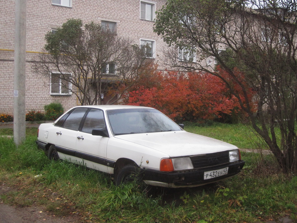 Кировская область, № Р 432 ЕН 43 — Audi 100 (C3) '82-91