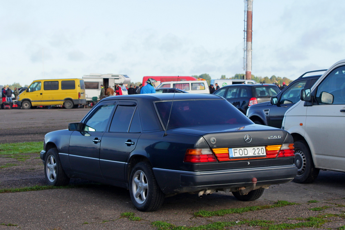 Литва, № FOD 220 — Mercedes-Benz (W124) '84-96; Литва — Retro mugė 2021 ruduo