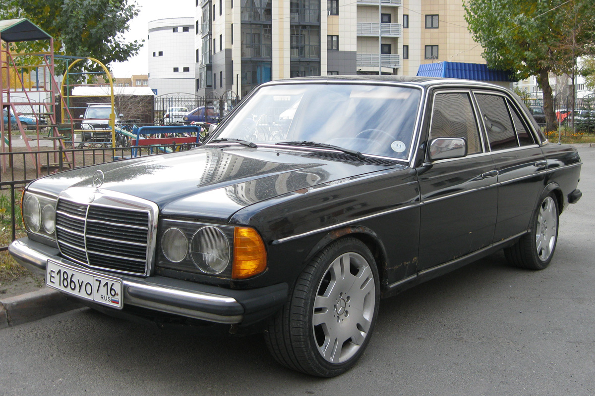 Татарстан, № Е 186 УО 716 — Mercedes-Benz (W123) '76-86