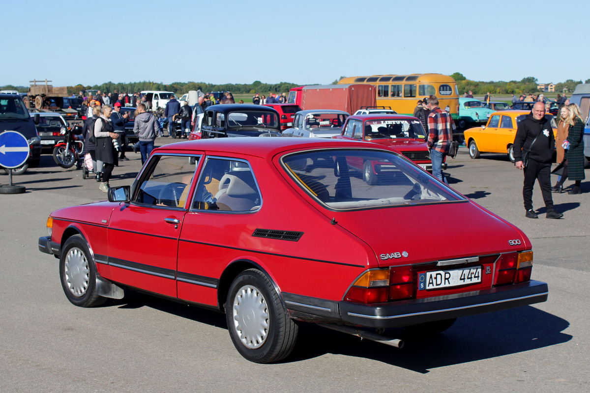 Швеция, № ADR 444 — Saab 900 '78-93; Литва — Retro mugė 2021 ruduo