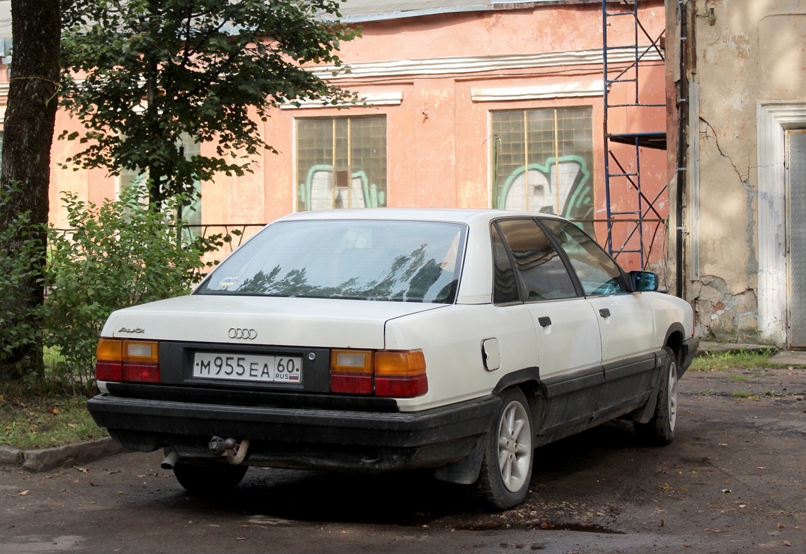 Псковская область, № М 955 ЕА 60 — Audi 100 (C3) '82-91