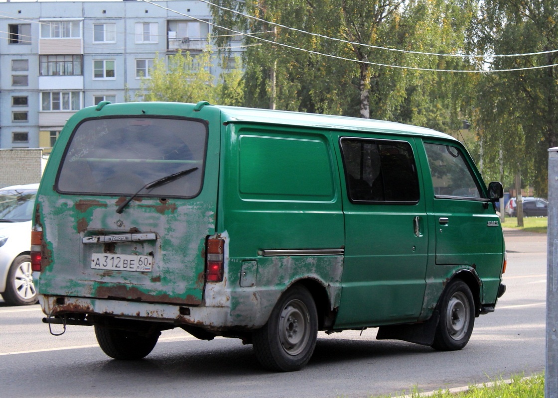 Псковская область, № А 312 ВЕ 60 — Toyota Hiace (H11/H20/H30/H40) '77-82