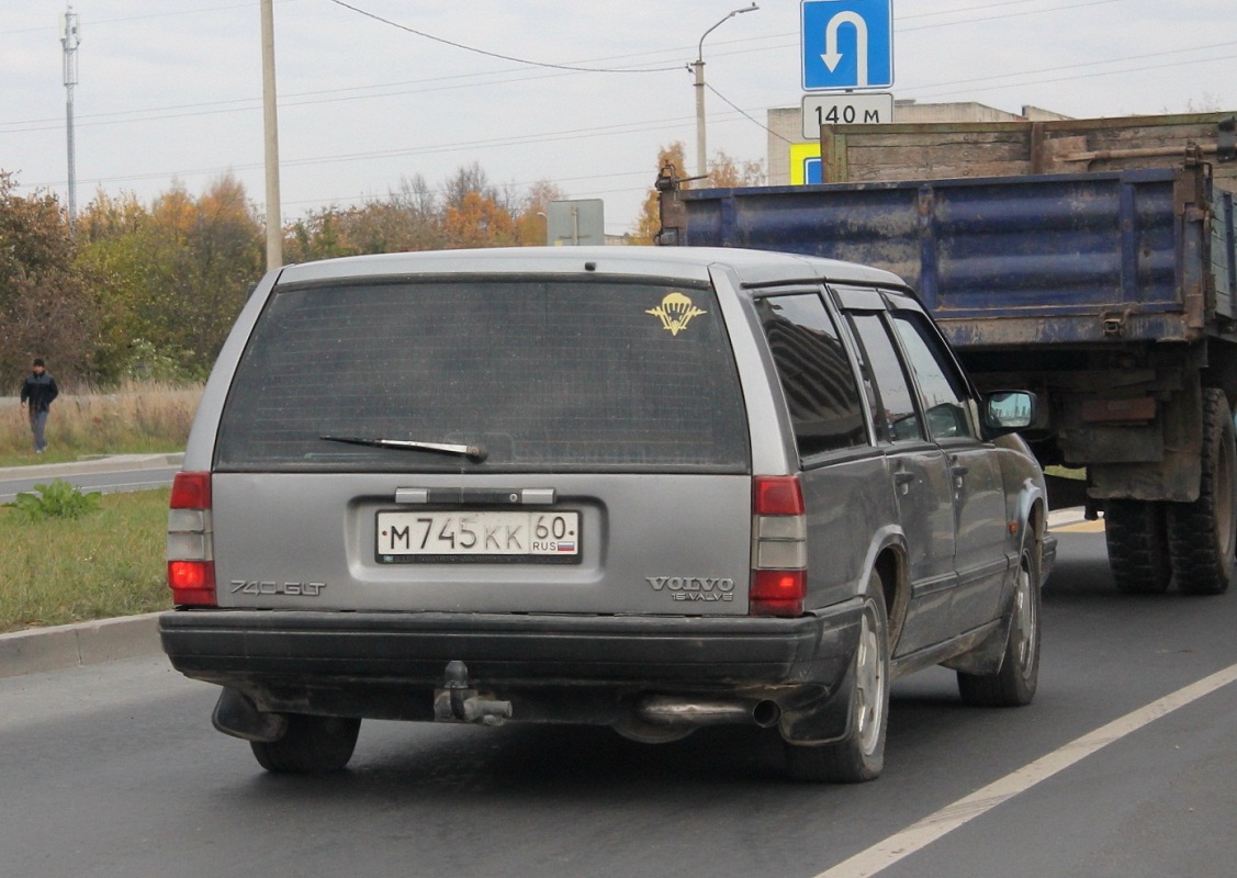 Псковская область, № М 745 КК 60 — Volvo 740 '84-92
