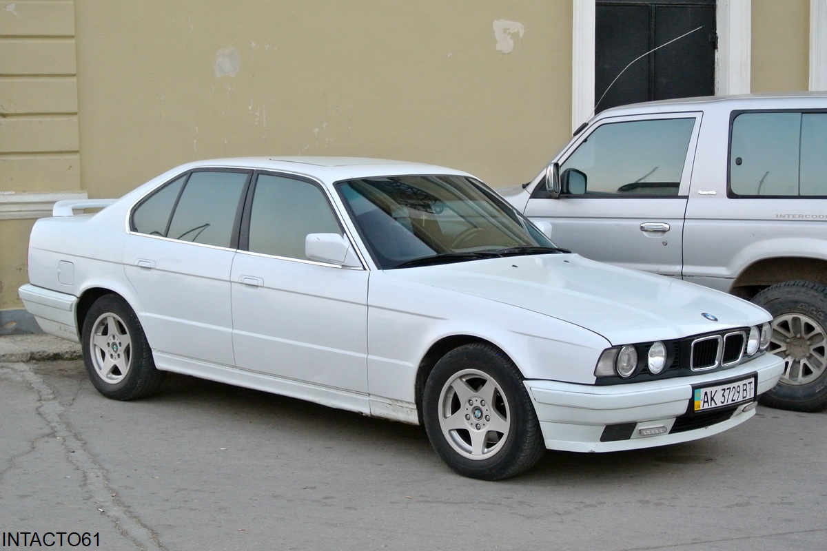 Крым, № АК 3729 ВТ — BMW 5 Series (E34) '87-96