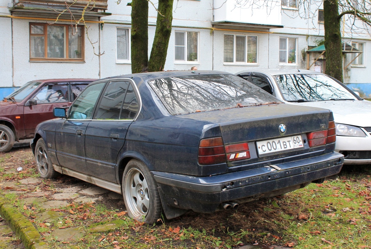 Псковская область, № С 001 ВТ 60 — BMW 5 Series (E34) '87-96