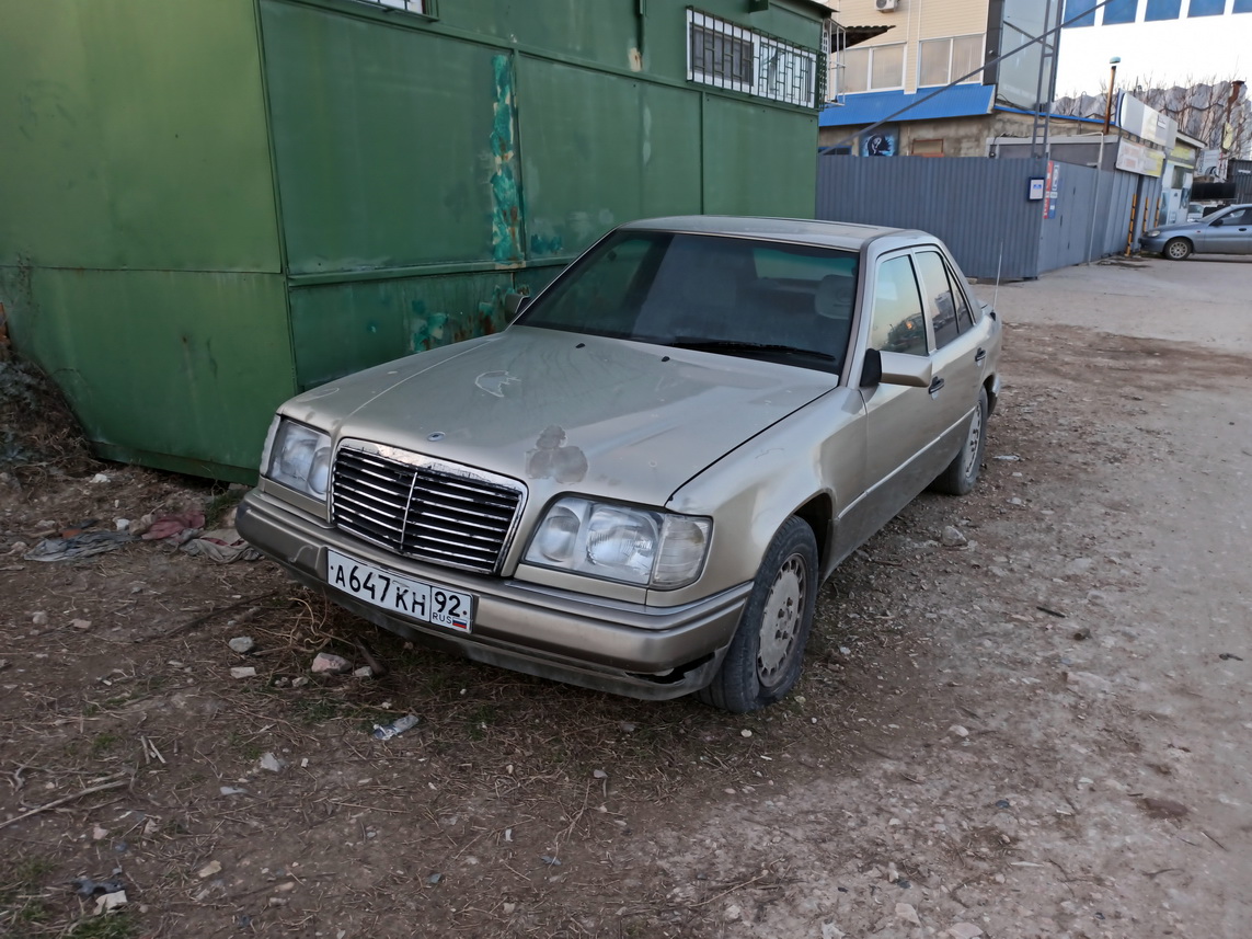 Севастополь, № А 647 КН 92 — Mercedes-Benz (W124) '84-96