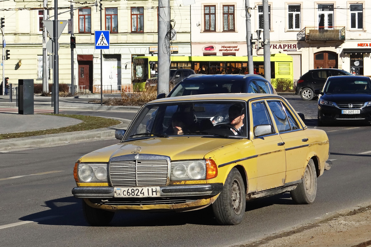 Львовская область, № С 6824 ІН — Mercedes-Benz (W123) '76-86