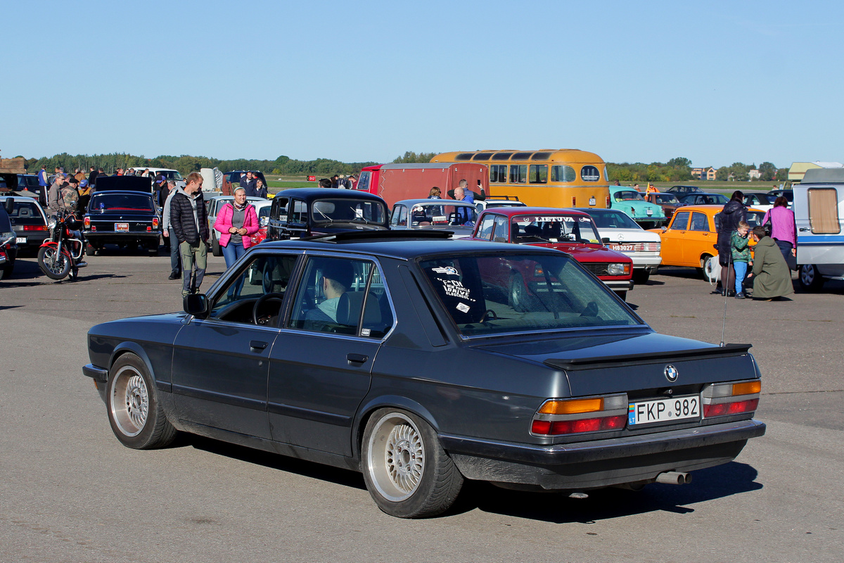 Литва, № FKP 982 — BMW 5 Series (E28) '82-88; Литва — Retro mugė 2021 ruduo