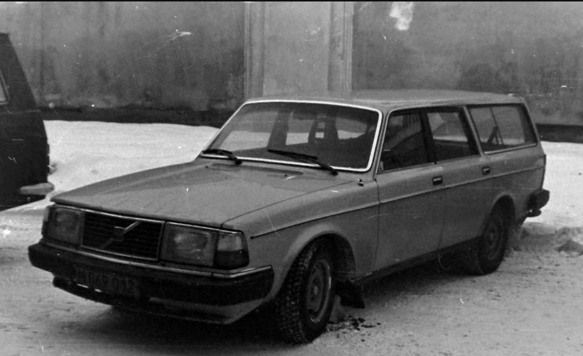 Москва, № M 069 012 — Volvo 245 '75-93