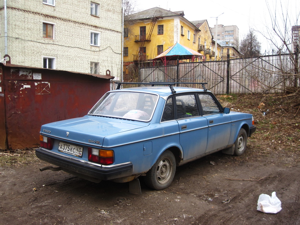 Кировская область, № А 375 КС 43 — Volvo 240 GL '86–93