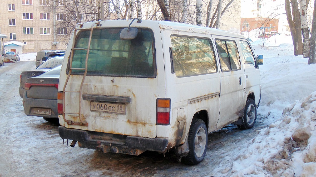 Удмуртия, № У 060 ОС 18 — Nissan Caravan (E24) '86-01