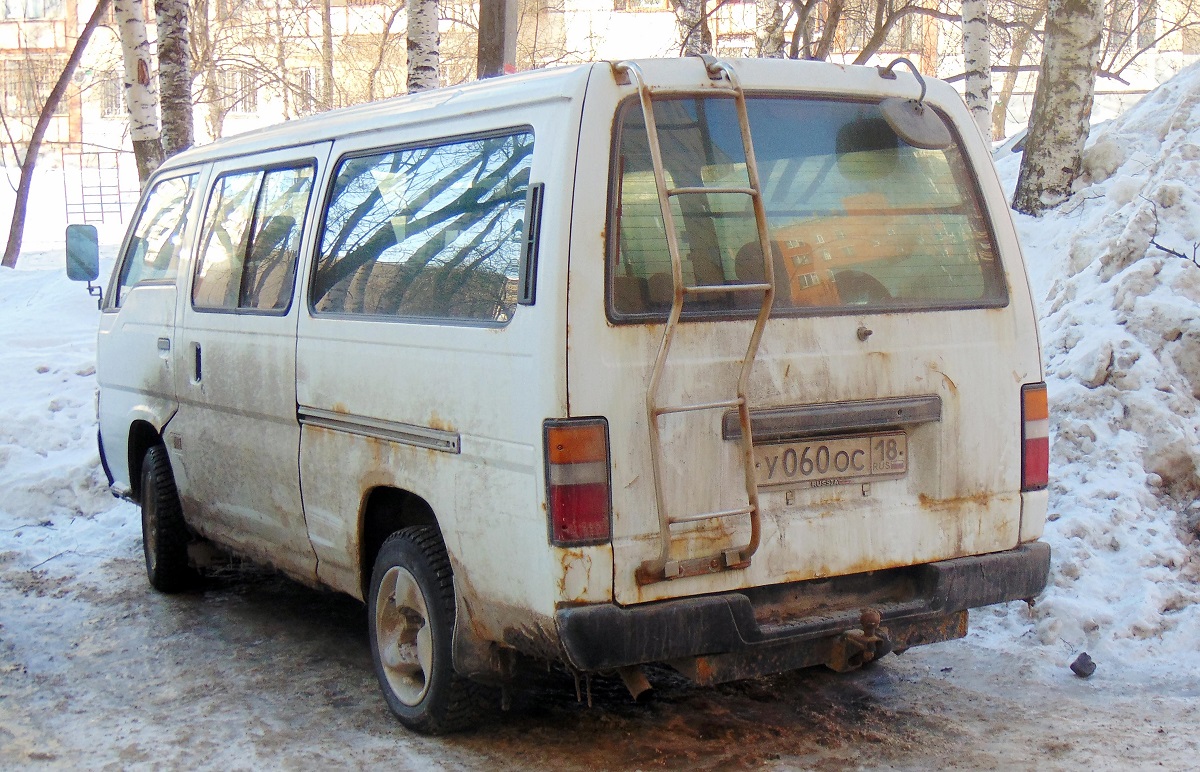 Удмуртия, № У 060 ОС 18 — Nissan Caravan (E24) '86-01