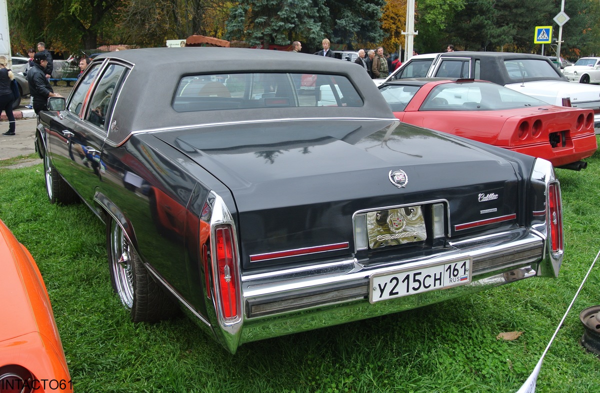 Ростовская область, № У 215 СН 161 — Cadillac Fleetwood Brougham '77-86