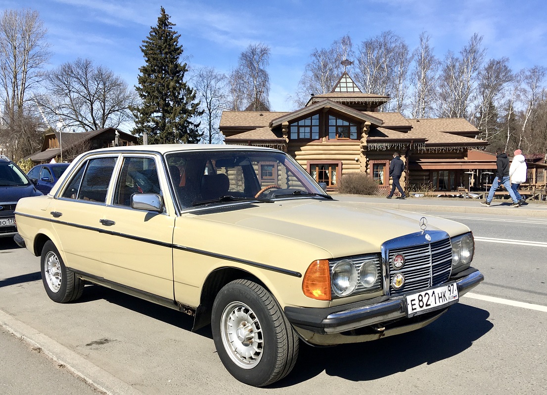 Москва, № Е 821 НК 97 — Mercedes-Benz (W123) '76-86