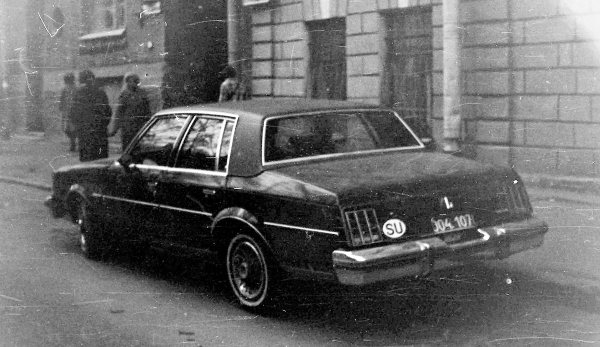 Санкт-Петербург, № D 004 107 — Oldsmobile Cutlass (5G) '78-88; Санкт-Петербург — Старые фотографии
