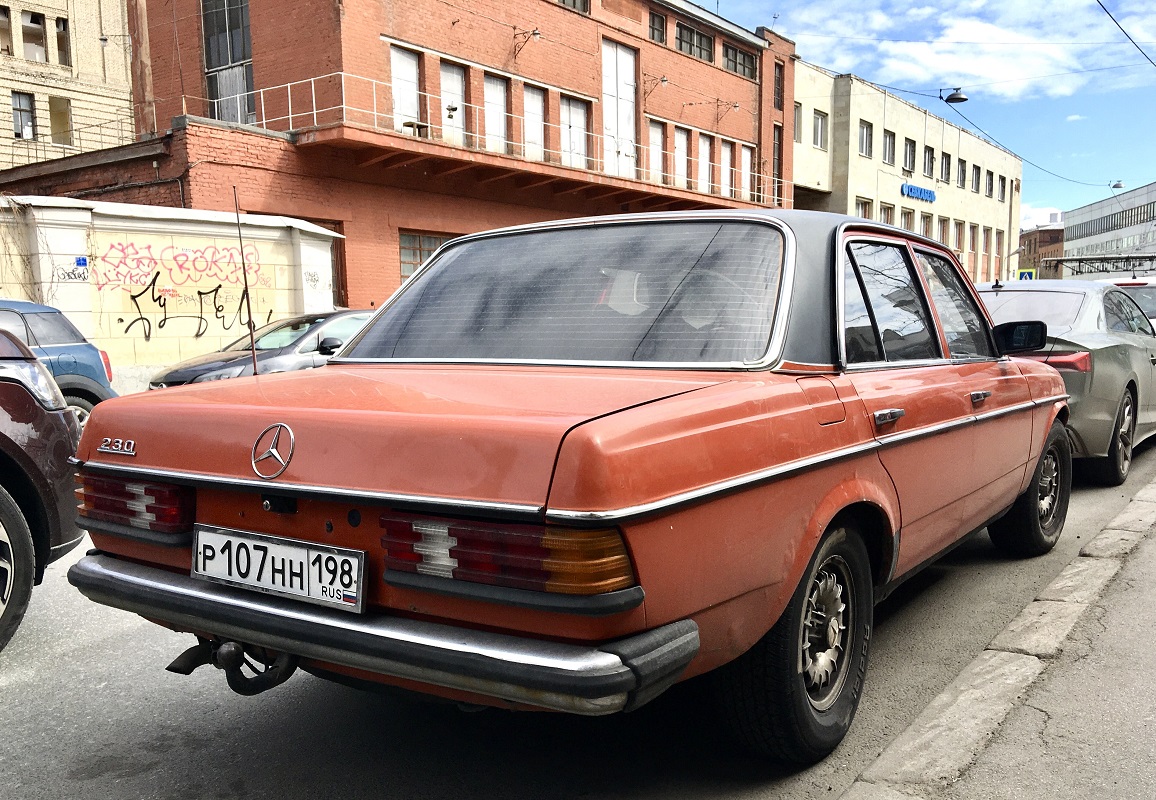 Санкт-Петербург, № Р 107 НН 198 — Mercedes-Benz (W123) '76-86