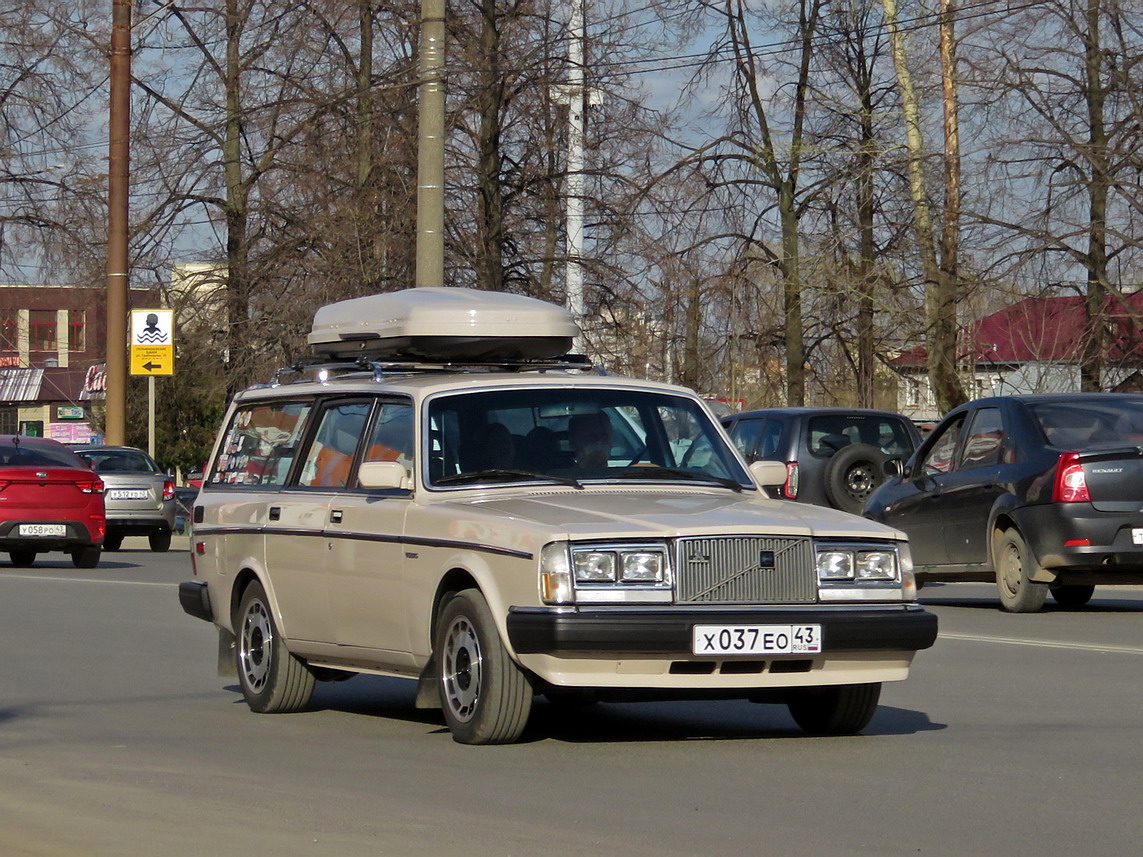 Кировская область, № Х 037 ЕО 43 — Volvo 240 Series (общая модель)