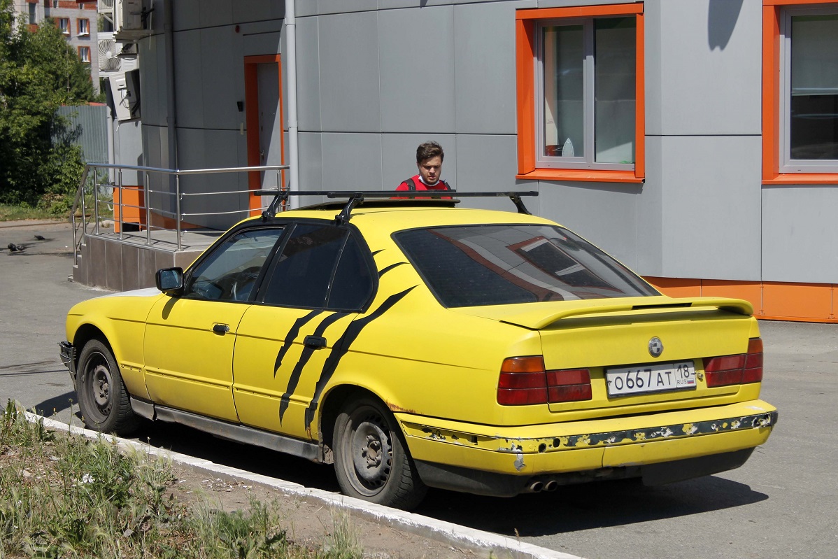 Удмуртия, № О 667 АТ 18 — BMW 5 Series (E34) '87-96