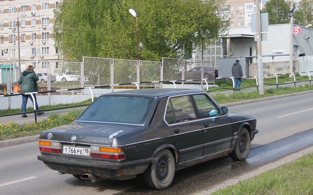 Удмуртия, № Т 766 РЕ 18 — BMW 5 Series (E28) '82-88