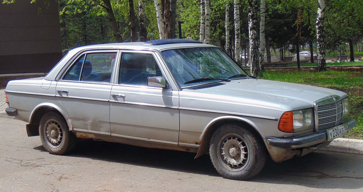 Удмуртия, № У 230 КЕ 18 — Mercedes-Benz (W123) '76-86