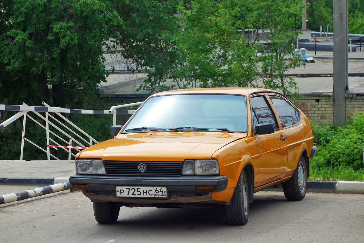 Саратовская область, № Р 725 НС 64 — Volkswagen Passat (B2) '80-88