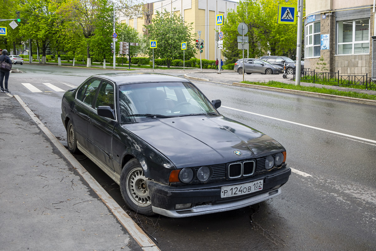 Башкортостан, № Р 124 ОВ 102 — BMW 5 Series (E34) '87-96