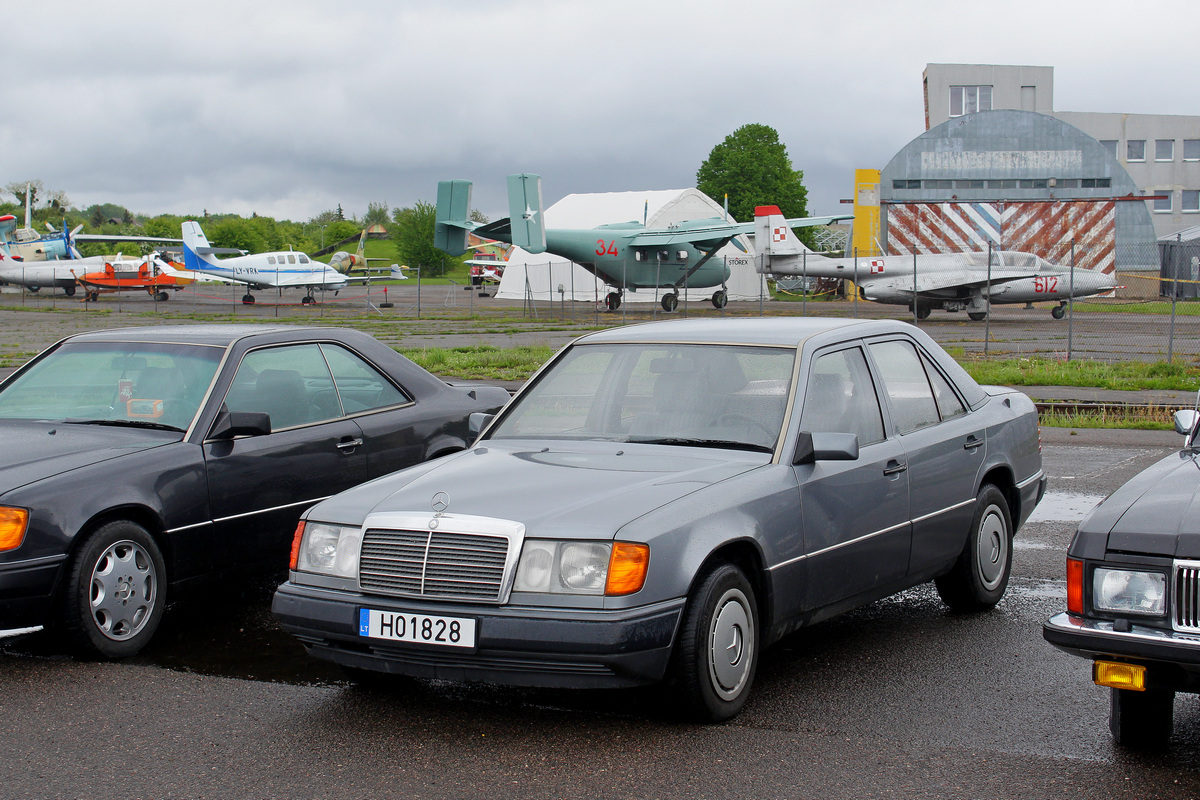 Литва, № H01828 — Mercedes-Benz (W124) '84-96; Литва — Retro mugė 2022