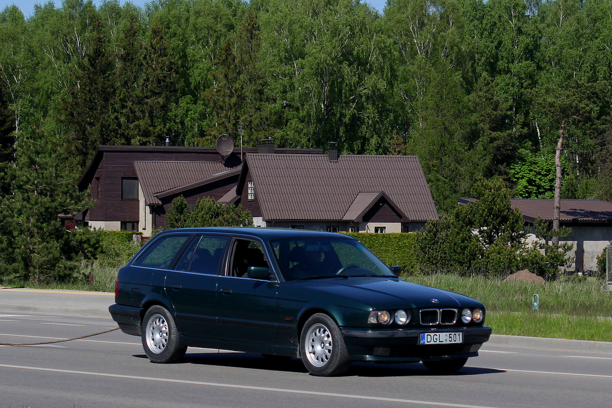 Литва, № DGL 501 — BMW 5 Series (E34) '87-96
