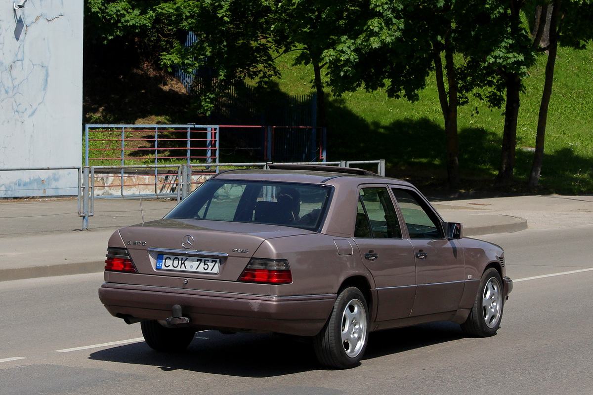 Литва, № COK 757 — Mercedes-Benz (W124) '84-96