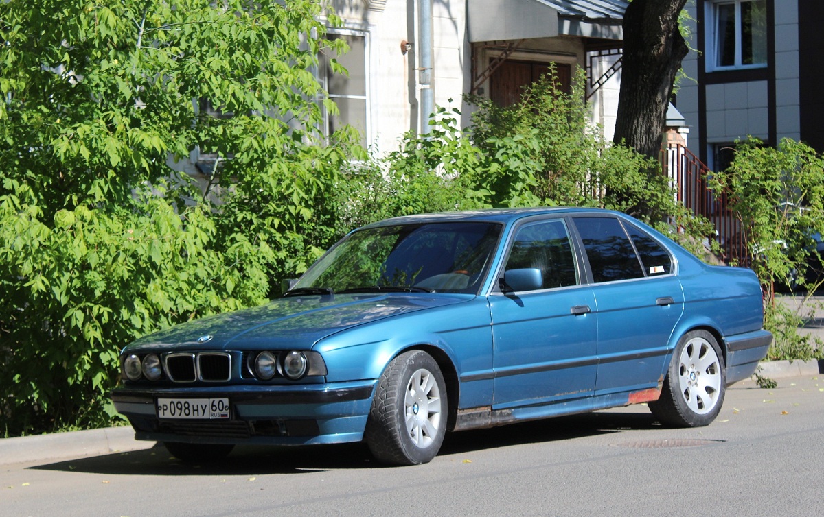 Псковская область, № Р 098 НУ 60 — BMW 5 Series (E34) '87-96