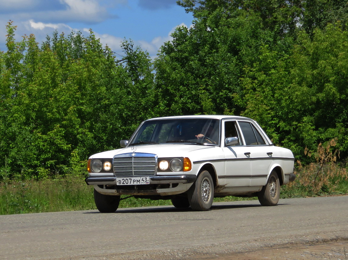 Кировская область, № В 207 РМ 43 — Mercedes-Benz (W123) '76-86