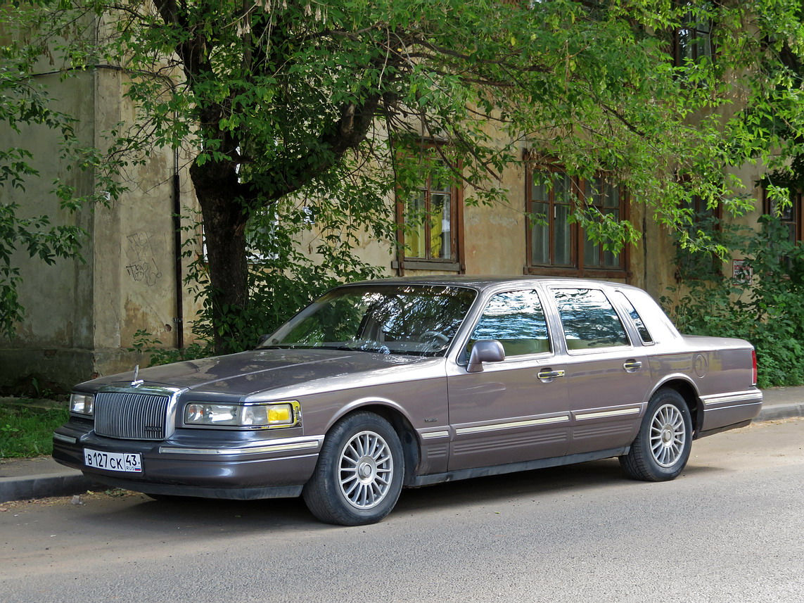 Кировская область, № В 127 СК 43 — Lincoln Town Car (2G) '90-97