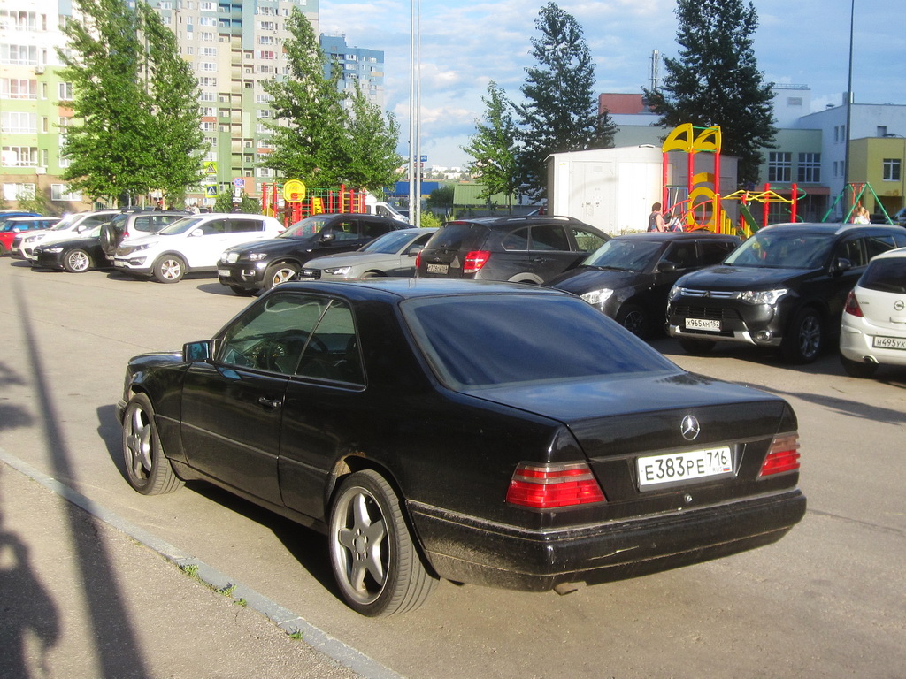 Нижегородская область, № Е 383 РЕ 716 — Mercedes-Benz (C124) '87-96