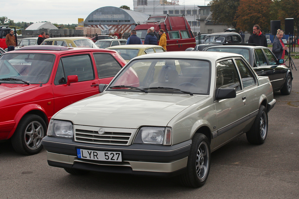 Литва, № LYR 527 — Opel Ascona (C) '81-88; Литва — Retro mugė 2022 ruduo