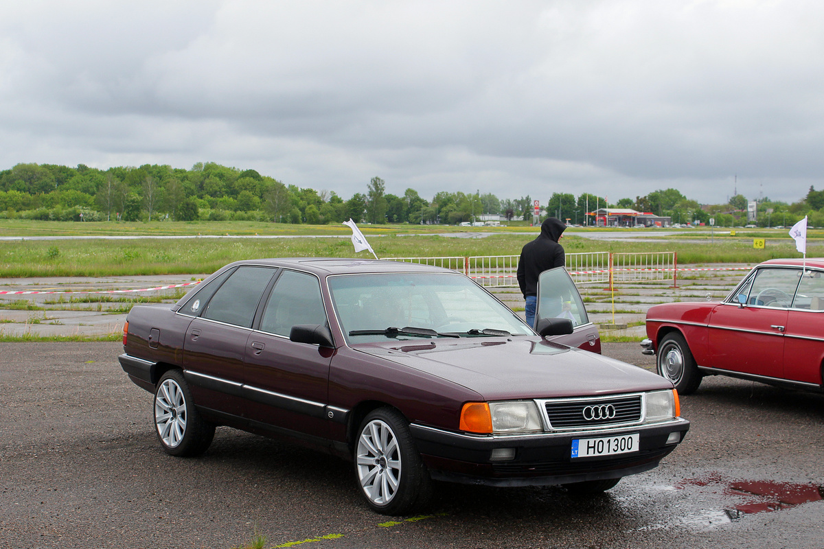 Литва, № H01300 — Audi 100 (C3) '82-91; Литва — Retro mugė 2022