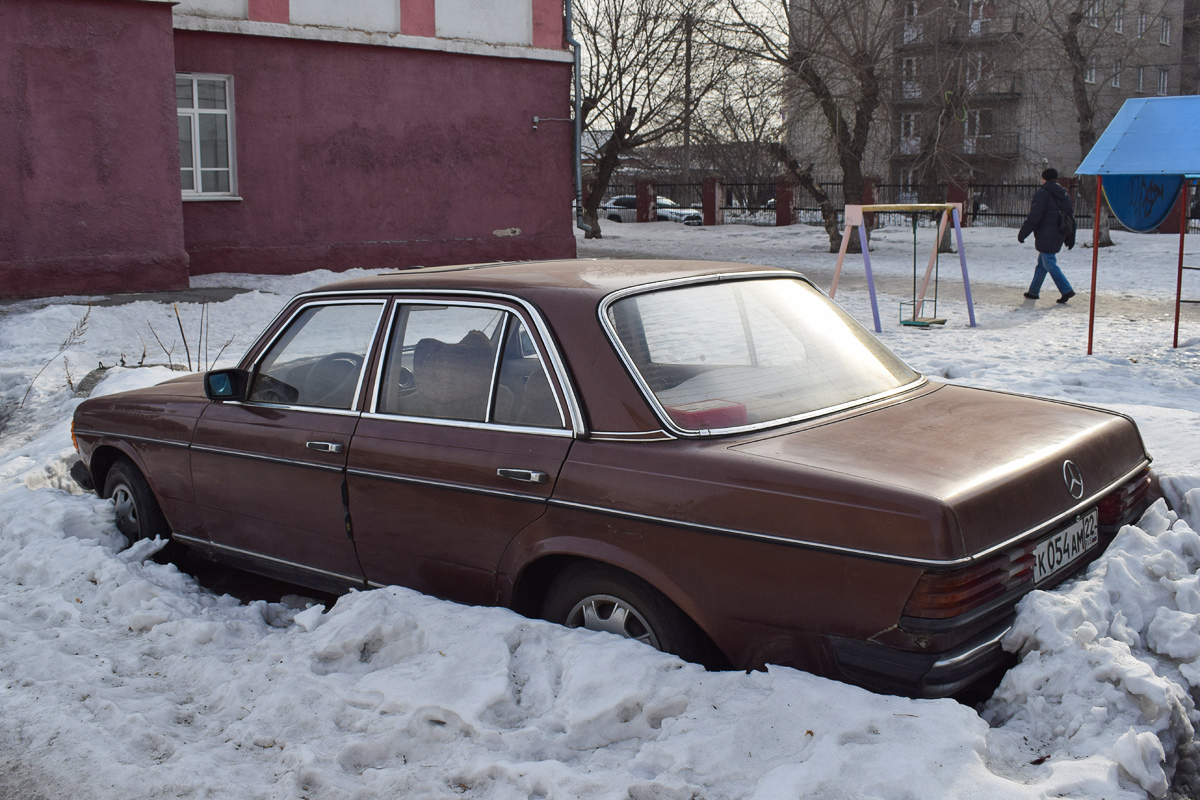Алтайский край, № К 054 АМ 22 — Mercedes-Benz (W123) '76-86