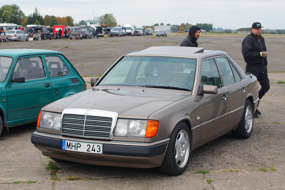 Литва, № MHP 243 — Mercedes-Benz (W124) '84-96; Литва — Retro mugė 2022 ruduo