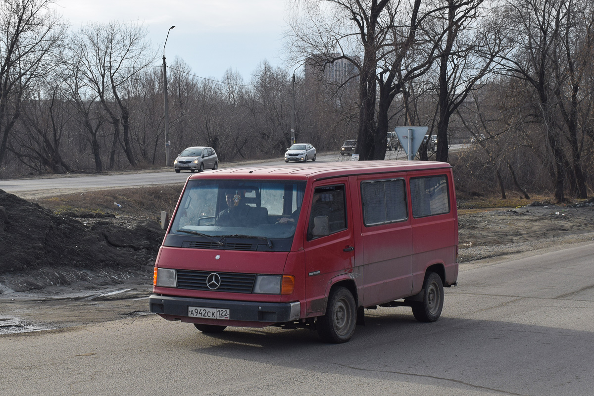 Алтайский край, № А 942 СК 122 — Mercedes-Benz MB100 '81-96