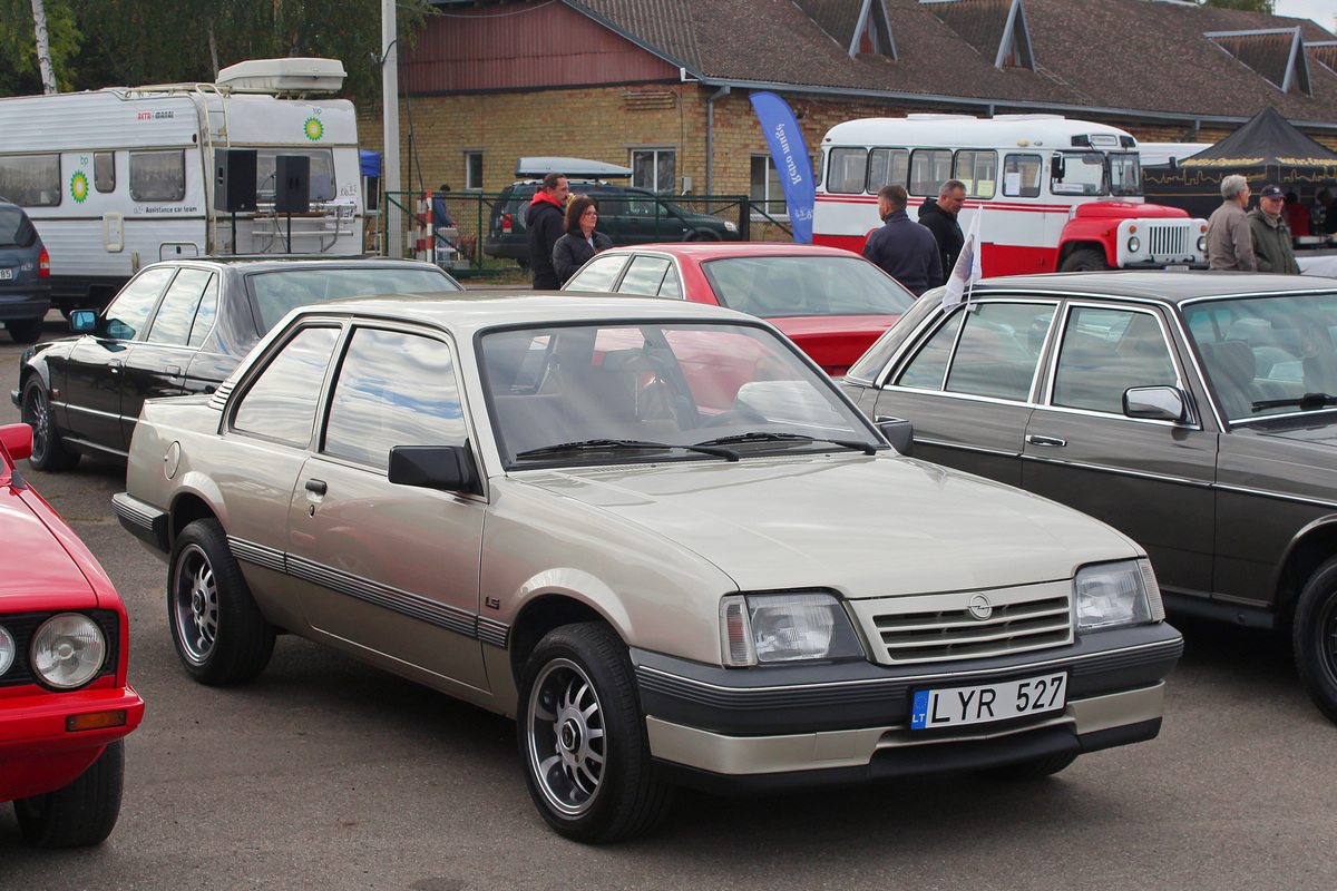 Литва, № LYR 527 — Opel Ascona (C) '81-88; Литва — Retro mugė 2022 ruduo
