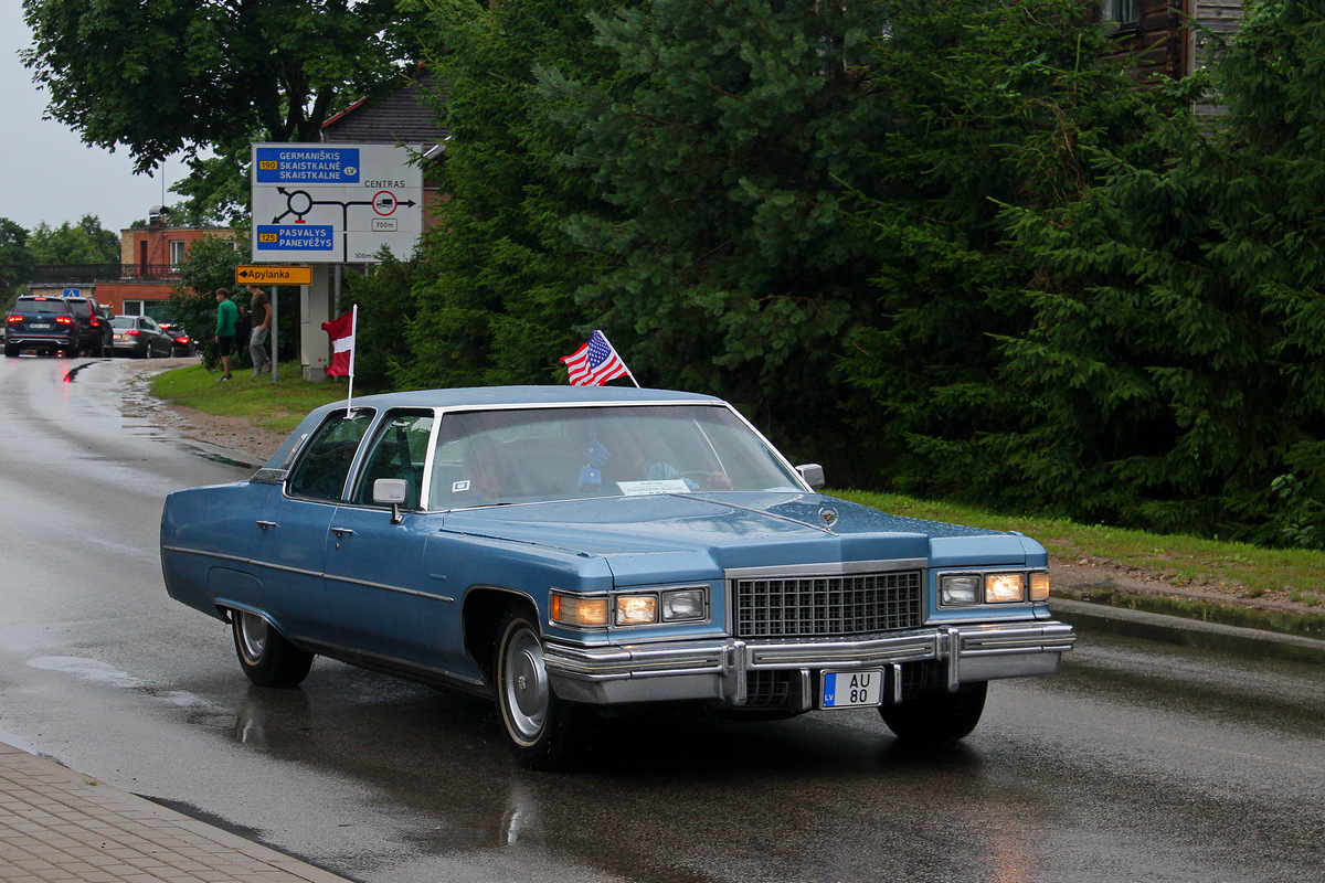 Латвия, № AU-80 — Cadillac Fleetwood Brougham '77-86; Литва — Nesenstanti klasika 2022